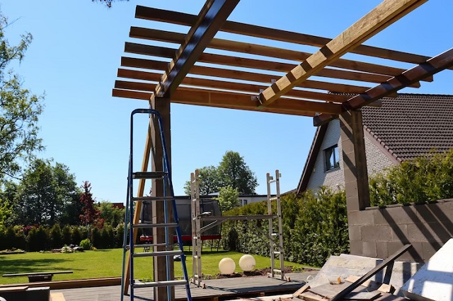 Construction-pergola-en-bois.jpg