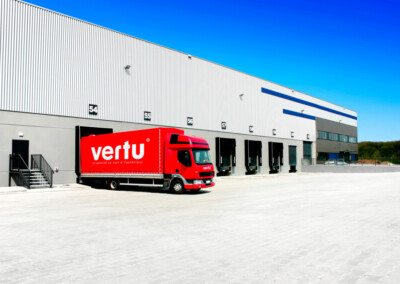 Camion pour les livraisons des pergolas Vertu®